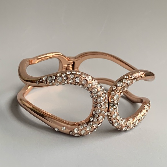 ALEXIS BITTAR • Rose Gold Miss Havisham Hinged Crystal Dusted Bangle Bracelet - Picture 8 of 9